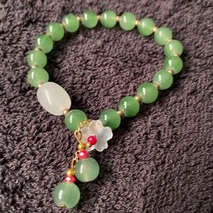Lovely Green jade beaded bracelet w/ white carved lotus flower w/red bead accent